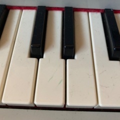 【お取引中】KAWAI グランドピアノ　ホワイトグレー　子供用　卓上の画像