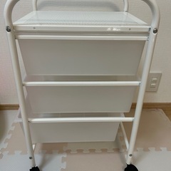 棚 ラック キャスター付き ドレッサーの画像