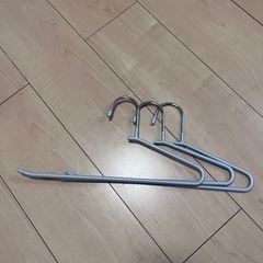 ニトリ　ズボンハンガー3本組の画像