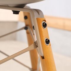 MTG カイロプラクティックのノウハウをヒントに生まれたStyle(スタイル)ブランドよりStyle Chair PM（スタイルチェア ピーエム)。身体に負担の少ない姿勢をサポートするアームレスチェアの画像