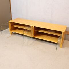 IDC OTSUKA(大塚家具)取扱いブランド、MATSUSO(松創)のテレビボードです。稀少なバーズアイ・メープルを使用した高級感のあるクラシックなローボードはリビングを洗練された印象に。の画像