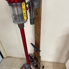 専用ですダイソン　sv12 Dyson 掃除機　木製スタンド　掃除機スタンドの画像