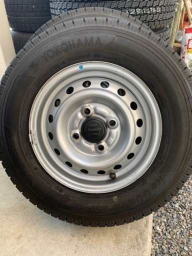 車のパーツ タイヤ、ホイール