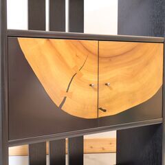 福岡県大川市を拠点に和モダンスタイルの家具を生産する”松岡漆工”の