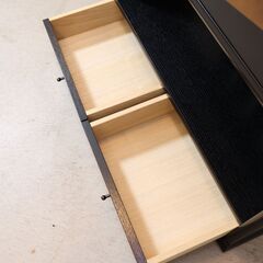 福岡県大川市を拠点に和モダンスタイルの家具を生産する”松岡漆工”の