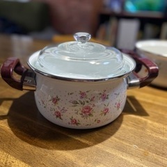 レトロなホーロー鍋(20センチ)