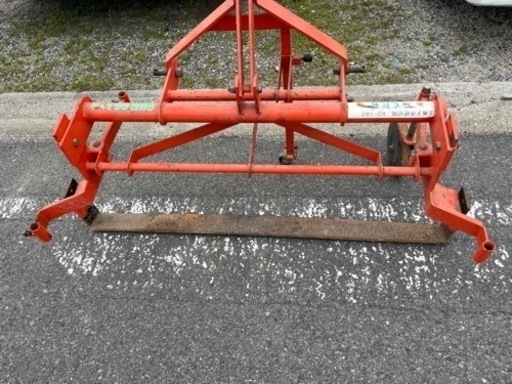 玉ねぎ用根切機　サン機工　KO-140 らくだ君　根切り機　掘取機　トラクター用
