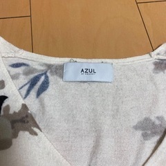 AZUL トップスの画像