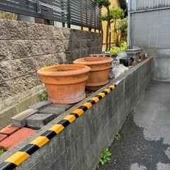 レンガ、ブロック、陶器類欲しい方どうぞ