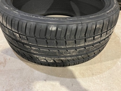 車のパーツ タイヤ、ホイール