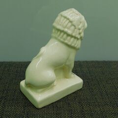 ライオンの陶製置物（スリランカ土産）の画像