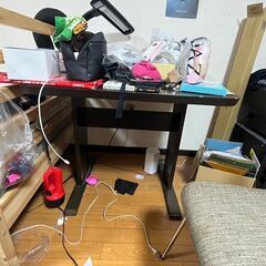 テーブル、椅子付き
