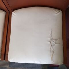 シート破れありの座椅子 補修が必要です。修理の得意な方。1脚 中古の画像