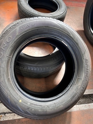 車のパーツ タイヤ、ホイール