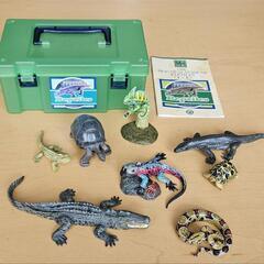 爬虫類のフィギュアの画像
