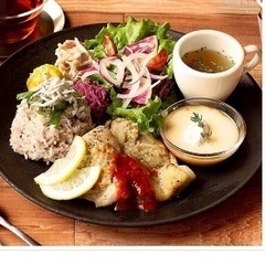 鎌倉駅近おしゃれなカフェスタッフ募集！時給¥1200 交通費支給　の画像