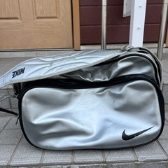 ☆部活や通学時の必需品☆定番エナメルバッグ。