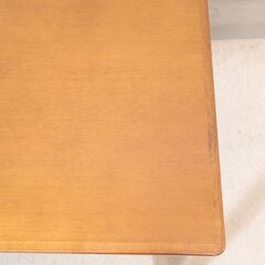 人気のkarimoku60(カリモク60+) ダイニングテーブル800です。レトロでスッキリしたデザインが圧迫感もなく2人暮らしなどにもおススメのシンプルな木製食卓♪男前インテリアや北欧スタイルにも。の画像