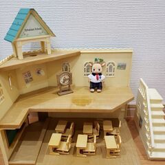シルバニアファミリーのおうちと人形と小物まとめての画像