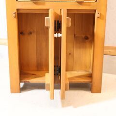 AUNT STELLA'S(アントステラ)のDrop Front Hutch(ドロップフロントハッチ) キャビネット。デスクの天板を畳んで収納することができる個性的なデザイン。本棚や飾り棚としても♪の画像