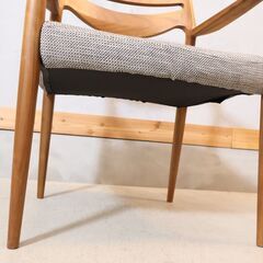 karimoku(カリモク家具)のCU71 アームチェアです。シンプルでモダンな