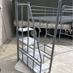  【訳あり💦お買得‼️】鉄製ロフトベッド 階段付き🟡 の画像