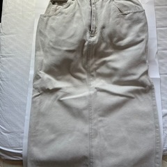 デニム素材のスカート