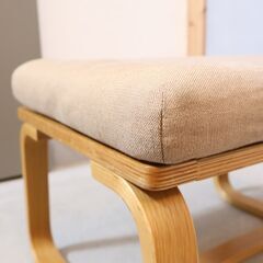 無印良品(MUJI)の人気のリビングでもダイニングでもつかえるオーク材ベンチです！スッキリとしたコンパクトなデザインはオットマンやリビングや玄関のスツールなどにもおススメ♪の画像
