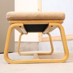 無印良品(MUJI)の人気のリビングでもダイニングでもつかえるオーク材ベンチです！スッキリとしたコンパクトなデザインはオットマンやリビングや玄関のスツールなどにもおススメ♪の画像