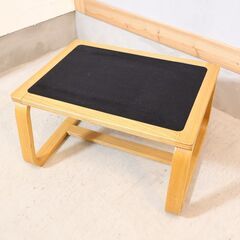 無印良品(MUJI)の人気のリビングでもダイニングでもつかえるオーク材ベンチです！スッキリとしたコンパクトなデザインはオットマンやリビングや玄関のスツールなどにもおススメ♪の画像