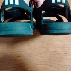 ■中古「adidas 男女兼用サンダル18.0cm 黒」の画像