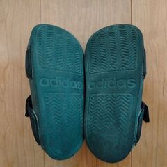 ■中古「adidas 男女兼用サンダル18.0cm 黒」の画像