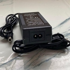 ❤️新品❤️電動スクーター充電器 アダプター バッテリー充電器 42V 2Aの画像