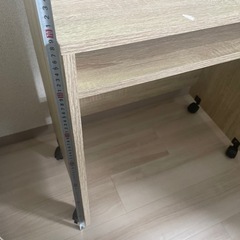 キャスター付きテーブルの画像