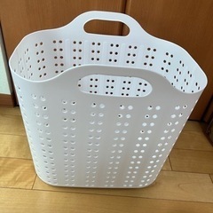 お話中　ニトリ ランドリーバスケットL