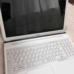 富士通 品名LIFEBOOKAH42/M型名FMVA42MW ノートパソコン