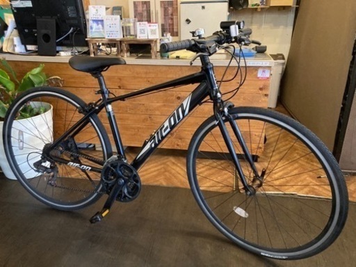 【前輪タイヤ・前輪チューブ新品！】アルミフレーム　3×7速　700×28cクロスバイク　マットブラック