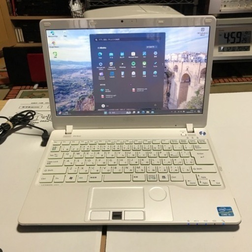 FUJITSU LIFE BOOK Windows11   core i3  美品