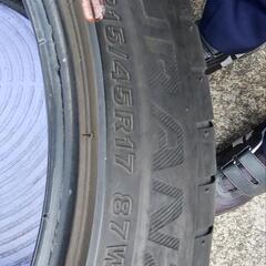 車のパーツ タイヤ、ホイールの画像