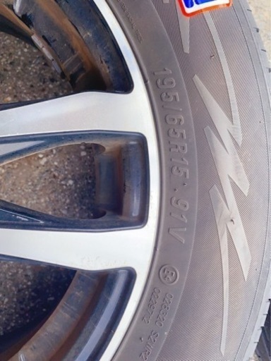 車のパーツ タイヤ、ホイール