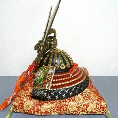 美術工芸●端午の節句 出世 鎧★鉄製 大型兜飾り 座布団付★幅約44ｃｍ 奥行約30ｃｍ 高さ約40ｃｍ 4.4ｋｇ◎かぶと 武具 金属製 甲冑◎の画像