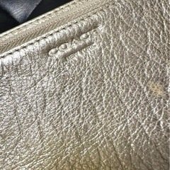 最終お値下げ❣️COACHコーチ（鑑定済み）✨️チャーム付き❣️長財布 ウォレット✨️ゴールド シルバーの画像