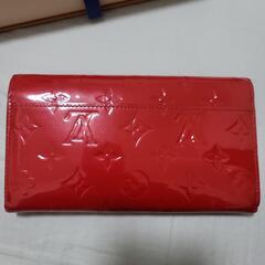 ルイヴィトン ヴェルニ  財布 赤の画像