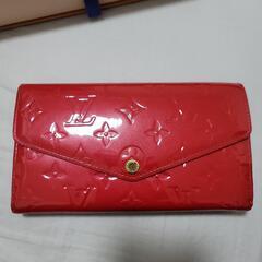ルイヴィトン ヴェルニ  財布 赤の画像