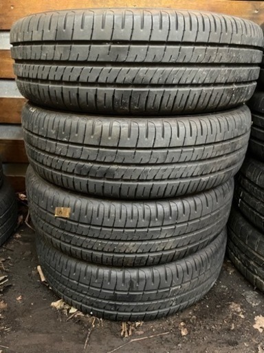 車のパーツ タイヤ、ホイール