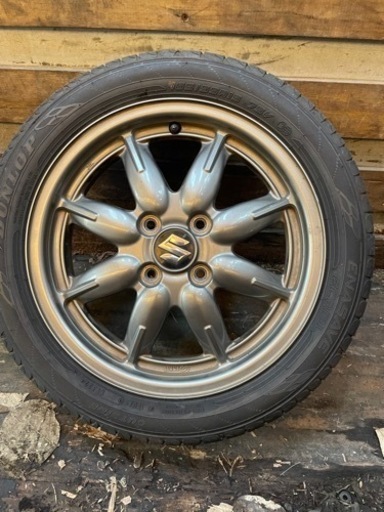 車のパーツ タイヤ、ホイール