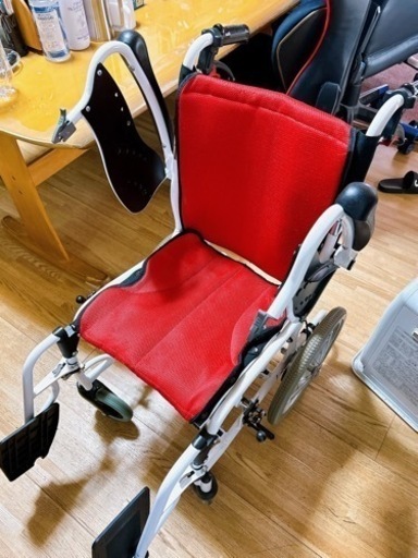 介助式車椅子　16インチノーパンクタイヤ　痛くならない　