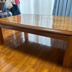 食卓テーブルの画像