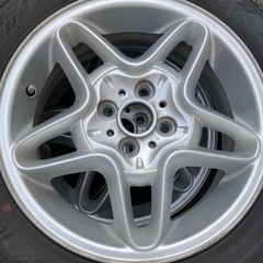車のパーツ タイヤ、ホイールの画像