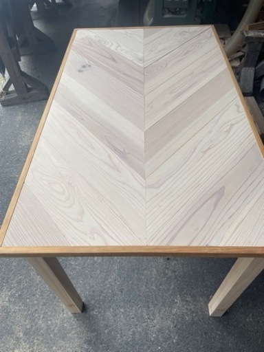 値下げヘリンボーン　　テーブル